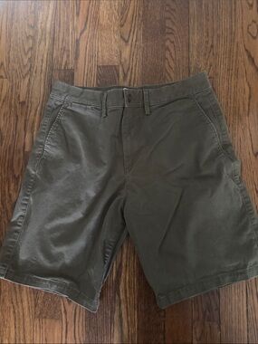 GAP Men's Olive Shorts